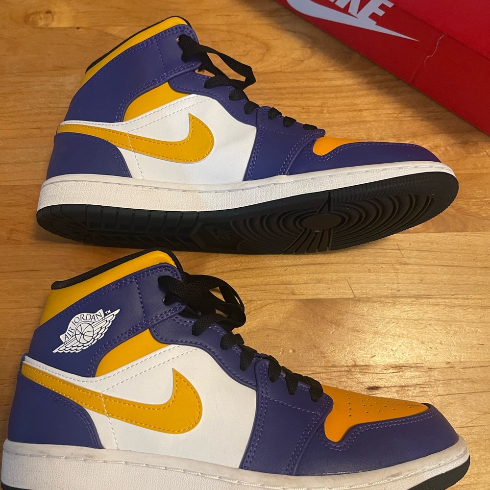 Gently used Nike Air Jordan 1 - Lakers - Picture 2 of 8